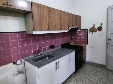 Casa en Moldes al 200, Llavallol