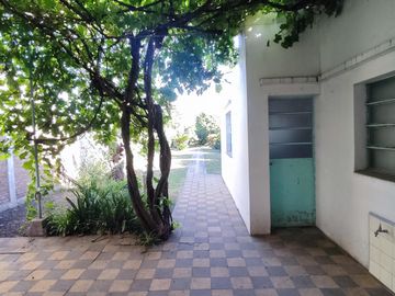 Casa en Moldes al 200, Llavallol