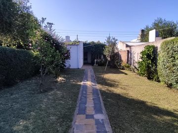 Casa en Moldes al 200, Llavallol