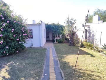 Casa en Moldes al 200, Llavallol