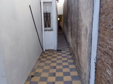 Casa en Moldes al 200, Llavallol