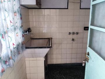 Casa en Moldes al 200, Llavallol