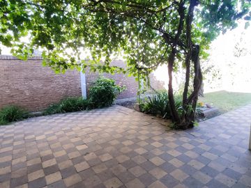 Casa en Moldes al 200, Llavallol