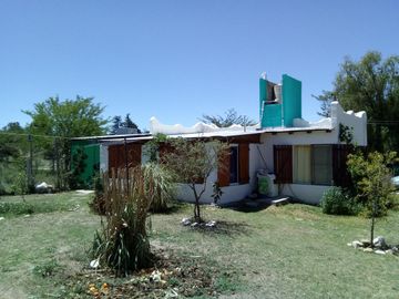 Oportunidad! - Hermoso chalet c/ Depto anexo y excelente estado - Tanti - Sierras de Córdoba