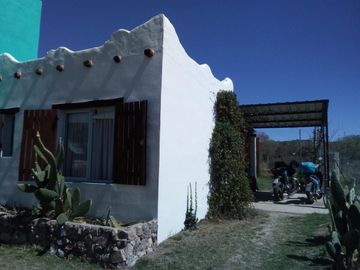 Oportunidad! - Hermoso chalet c/ Depto anexo y excelente estado - Tanti - Sierras de Córdoba