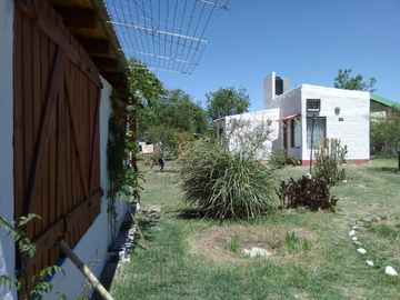 Oportunidad! - Hermoso chalet c/ Depto anexo y excelente estado - Tanti - Sierras de Córdoba