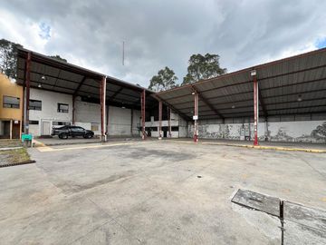 Galpón y bodegas de Tipo Industrial Parque Industrial Sector Eternit Guamaní