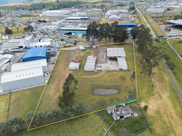 Galpón y bodegas de Tipo Industrial Parque Industrial Sector Eternit Guamaní