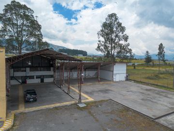 Galpón y bodegas de Tipo Industrial Parque Industrial Sector Eternit Guamaní
