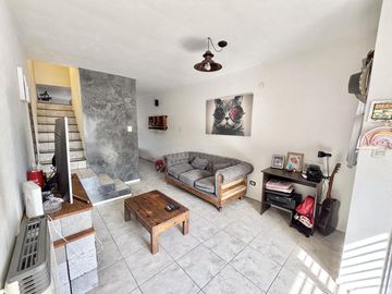 Duplex en venta actualizado en Escobar con PATIO,  PARRILLA Y COCHERA