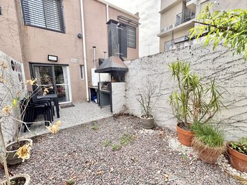 Duplex en venta actualizado en Escobar con PATIO,  PARRILLA Y COCHERA