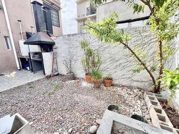 Duplex en venta actualizado en Escobar con PATIO,  PARRILLA Y COCHERA