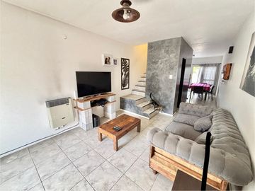 Duplex en venta actualizado en Escobar con PATIO,  PARRILLA Y COCHERA