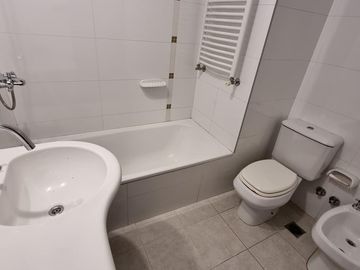 Departamento semipiso 3 dormitorios, Güemes y Oroño