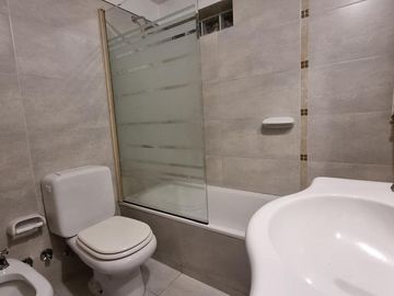 Departamento semipiso 3 dormitorios, Güemes y Oroño