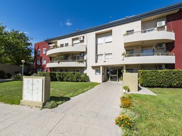 Departamento dos dormitorios en venta en complejo cerrado