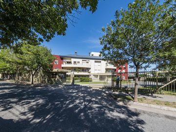Departamento dos dormitorios en venta en complejo cerrado