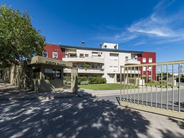 Departamento dos dormitorios en venta en complejo cerrado