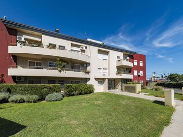 Departamento dos dormitorios en venta en complejo cerrado