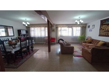 CASA EN VENTA BARRIO SAN ANDRES, CERCA AVENIDAS PRINCIPALES