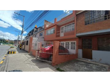 CASA EN VENTA BARRIO SAN ANDRES, CERCA AVENIDAS PRINCIPALES
