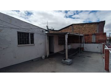 CASA EN VENTA BARRIO SAN ANDRES, CERCA AVENIDAS PRINCIPALES