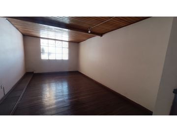 CASA EN VENTA BARRIO SAN ANDRES, CERCA AVENIDAS PRINCIPALES