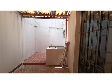 CASA EN VENTA BARRIO SAN ANDRES, CERCA AVENIDAS PRINCIPALES