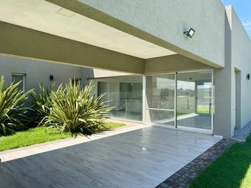 Casa en venta Barrio San Felipe Canning