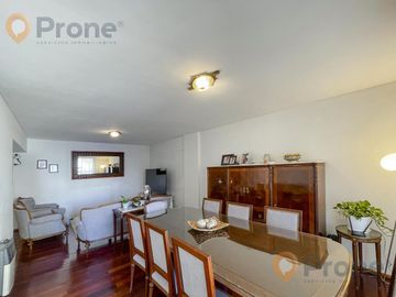 Departamento  de  3 dormitorios. Piso Exclusivo- Centro