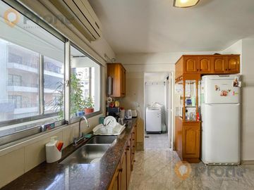 Departamento  de  3 dormitorios. Piso Exclusivo- Centro