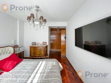 Departamento  de  3 dormitorios. Piso Exclusivo- Centro