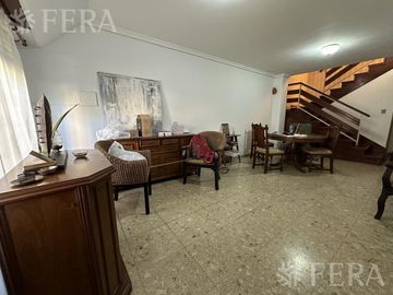 Venta PH de 4 ambientes con cochera y jardin en Quilmes