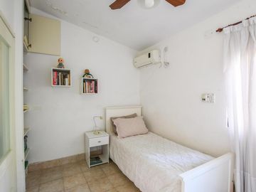 Venta Casa 3 dormitorios con quincho, piscina, parrilla y cocheras - Roldán