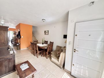 Duplex en venta actualizado en Escobar con PATIO , PARRILLA Y COCHERA