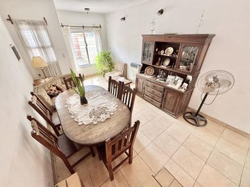 Duplex en venta actualizado en Escobar con PATIO , PARRILLA Y COCHERA