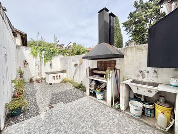Duplex en venta actualizado en Escobar con PATIO , PARRILLA Y COCHERA