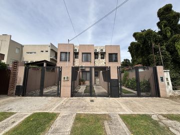 Duplex en venta actualizado en Escobar con PATIO , PARRILLA Y COCHERA