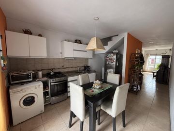 Duplex en venta actualizado en Escobar con PATIO , PARRILLA Y COCHERA