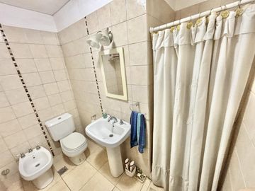 Duplex en venta actualizado en Escobar con PATIO , PARRILLA Y COCHERA