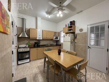 Venta casa 3 ambientes con cochera en Wilde (30311)