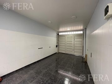 Venta casa 3 ambientes con cochera en Wilde (30311)
