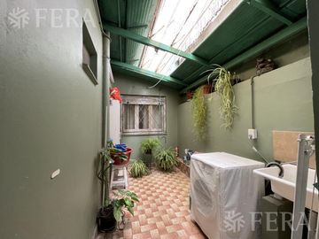 Venta casa 3 ambientes con cochera en Wilde (30311)