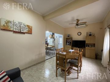 Venta casa 3 ambientes con cochera en Wilde (30311)