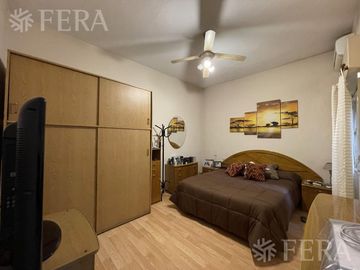 Venta casa 3 ambientes con cochera en Wilde (30311)