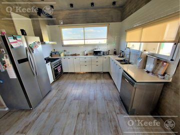 Casa en venta de Cuatro Dormitorios con Piscina en Pueblos del Plata - Magallanes