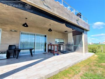 Casa en venta de Cuatro Dormitorios con Piscina en Pueblos del Plata - Magallanes