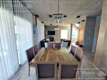 Casa en venta de Cuatro Dormitorios con Piscina en Pueblos del Plata - Magallanes