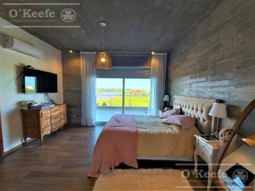 Casa en venta de Cuatro Dormitorios con Piscina en Pueblos del Plata - Magallanes
