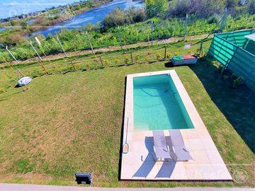 Casa en venta de Cuatro Dormitorios con Piscina en Pueblos del Plata - Magallanes